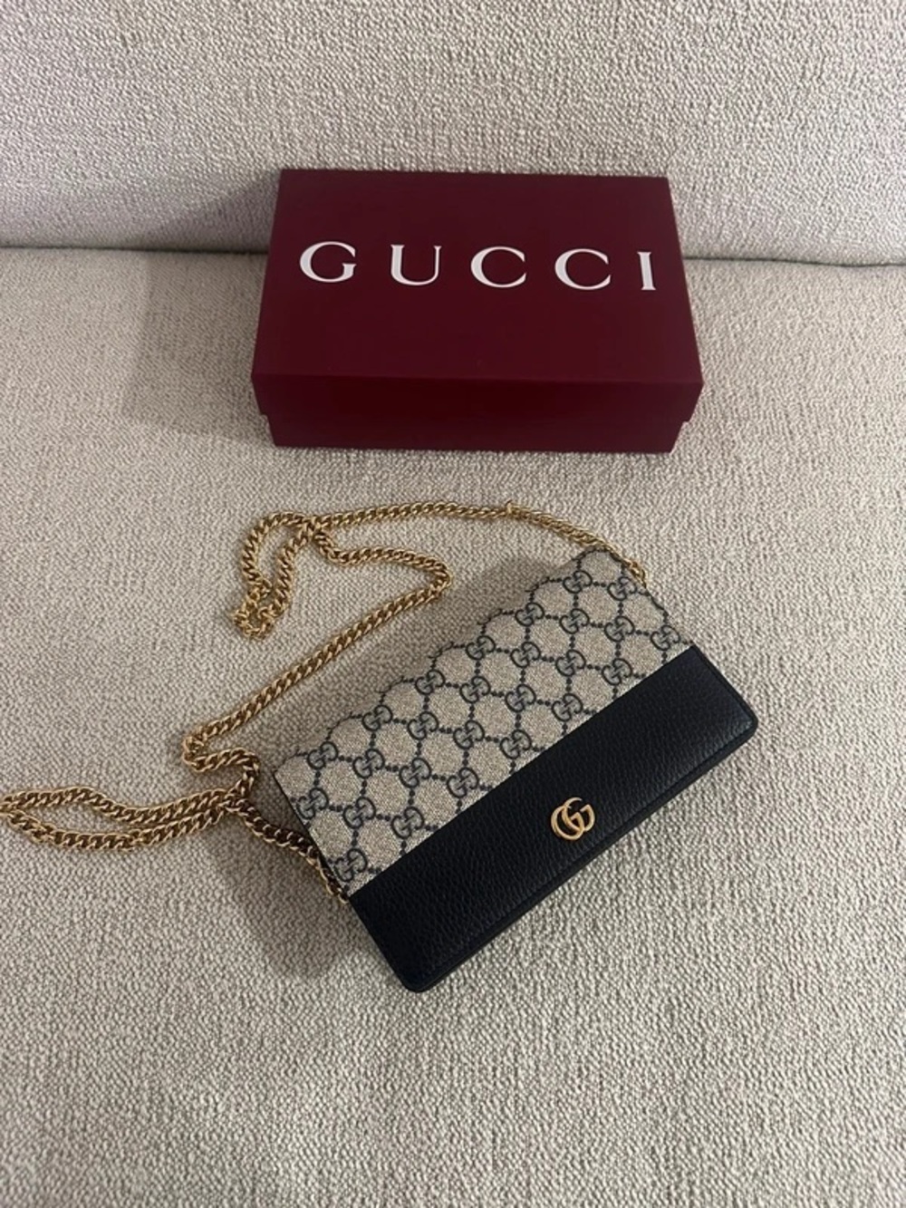 Gucci Beige GG Supreme Canvas and Black Leather Chain Wallet with Gold Hardware - Picture 2 of 9